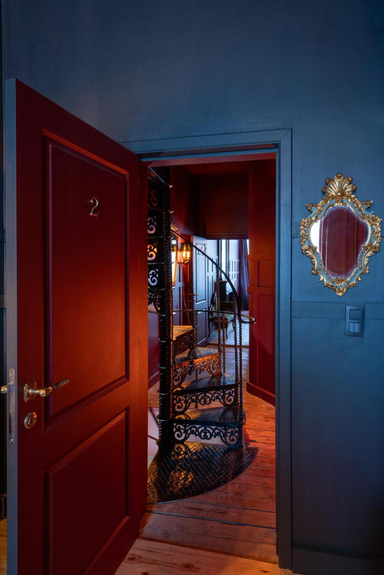 Zimmer mit Queensize-Bett und Balkon