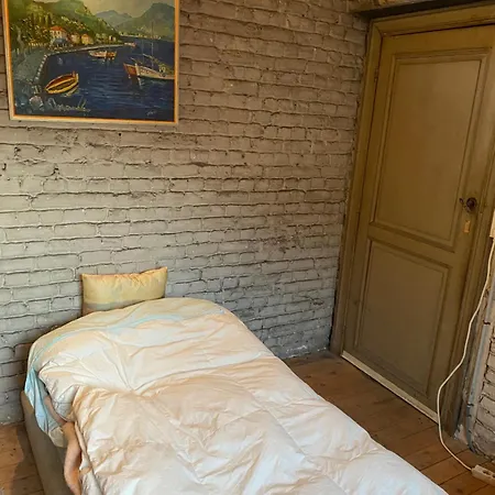 Brussels Guesthouse - Private Bedroom And Bathroom-3